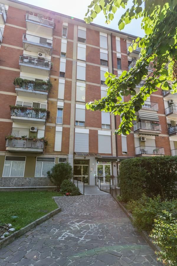 Linate Airport Apartment Мілан Екстер'єр фото