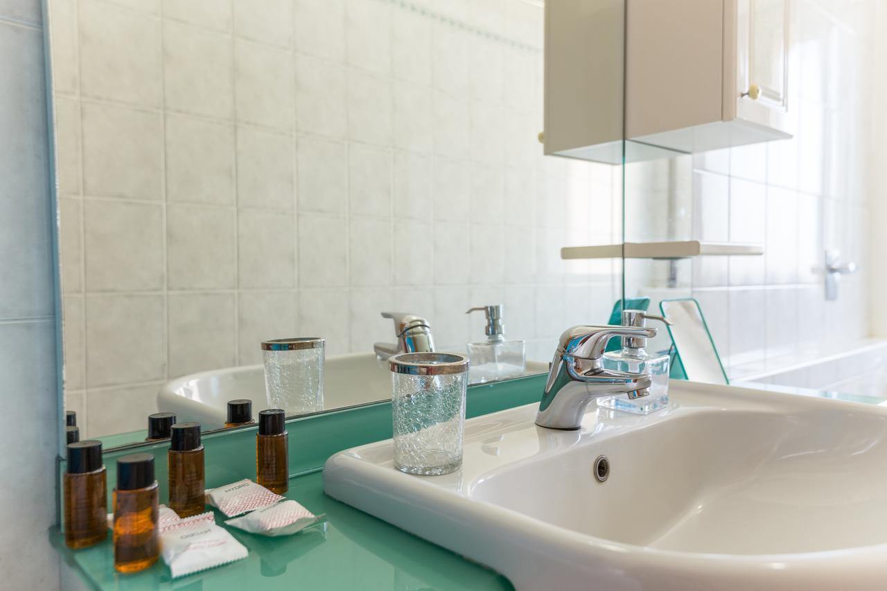 Linate Airport Apartment Мілан Екстер'єр фото