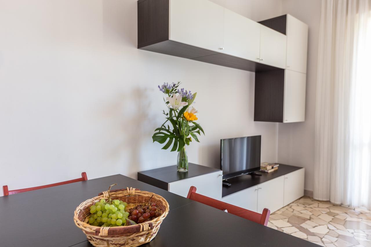 Linate Airport Apartment Мілан Екстер'єр фото