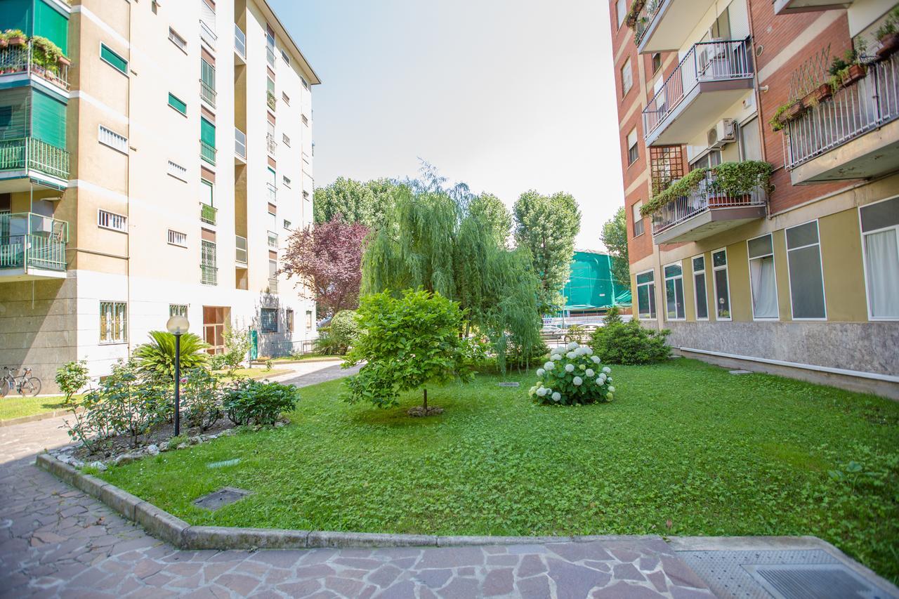 Linate Airport Apartment Мілан Екстер'єр фото